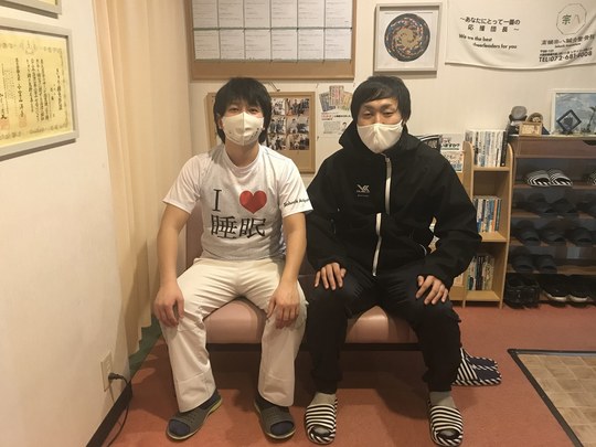 不眠が改善した高槻市28歳男性との記念写真