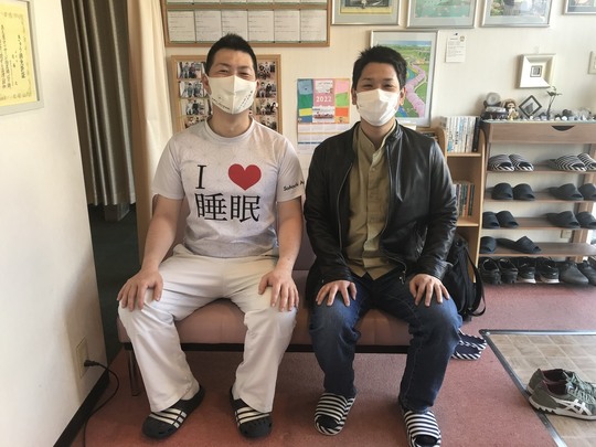 不眠が改善した高槻市32歳男性との記念写真